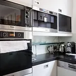 New Stunning 5Bd Mews House