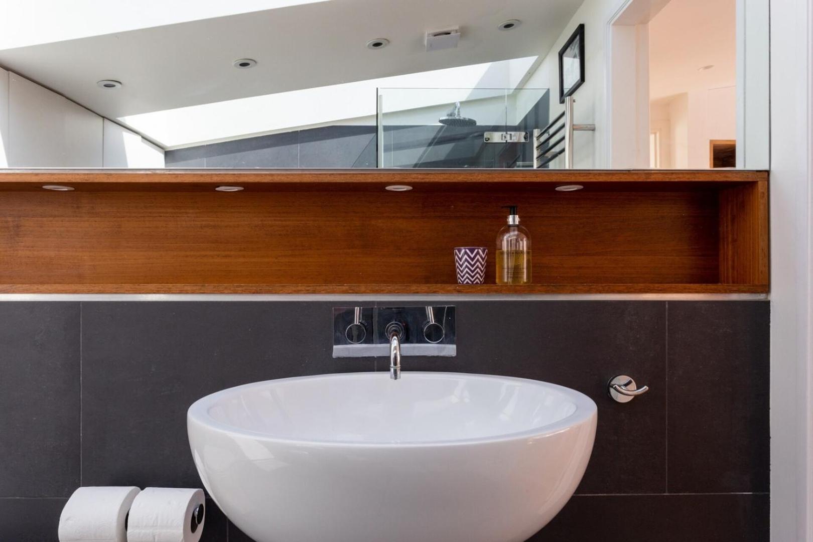 New Stunning 5bd Mews House