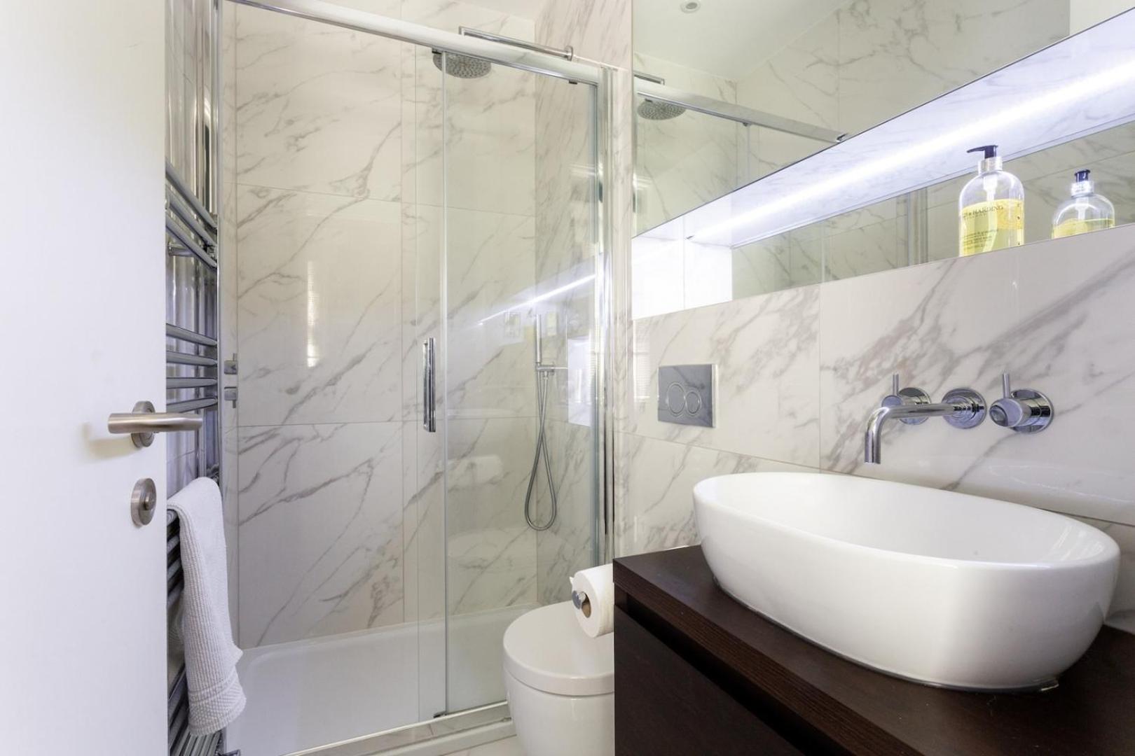 New Stunning 5bd Mews House *