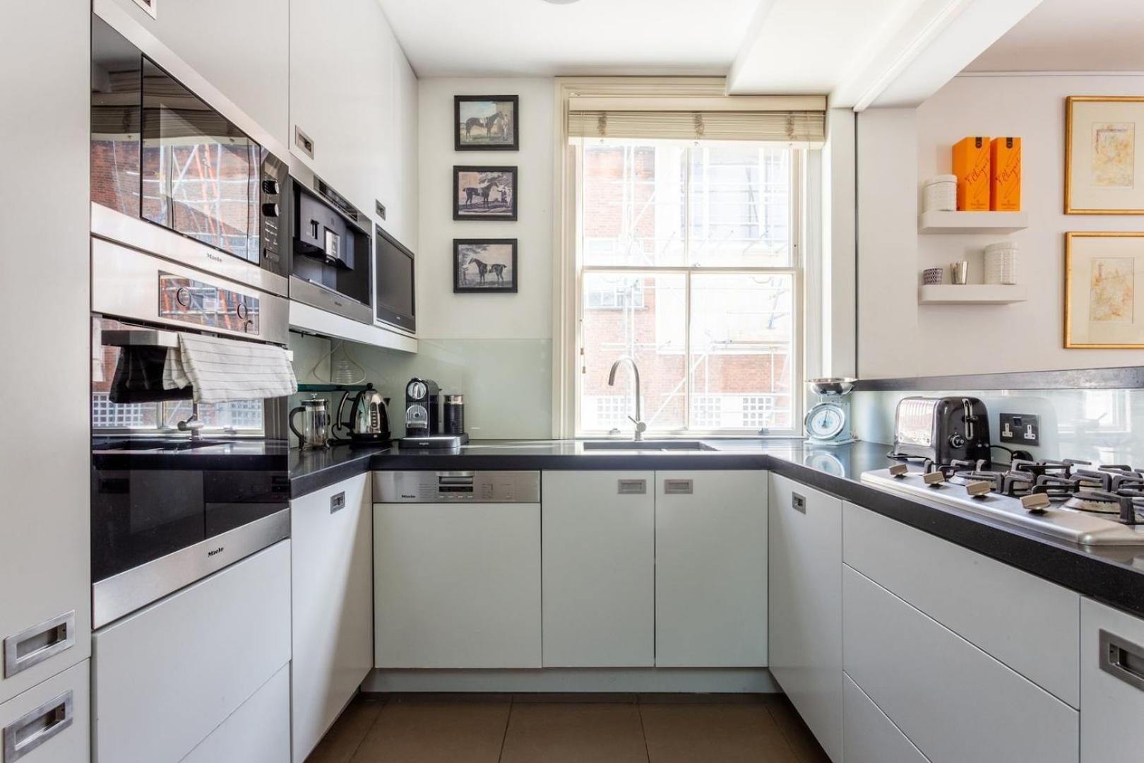 New Stunning 5bd Mews House
